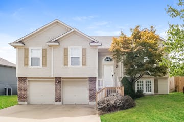 1613 NW High View Dr Grain Valley, MO 64029